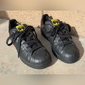 RARE NWOT Adidas Superstar x Pharrell Williams Sneakers in Black & Yellow